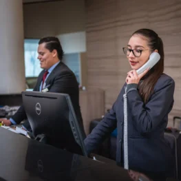 telefonista recepcionista de oficina para personas con discapacidad